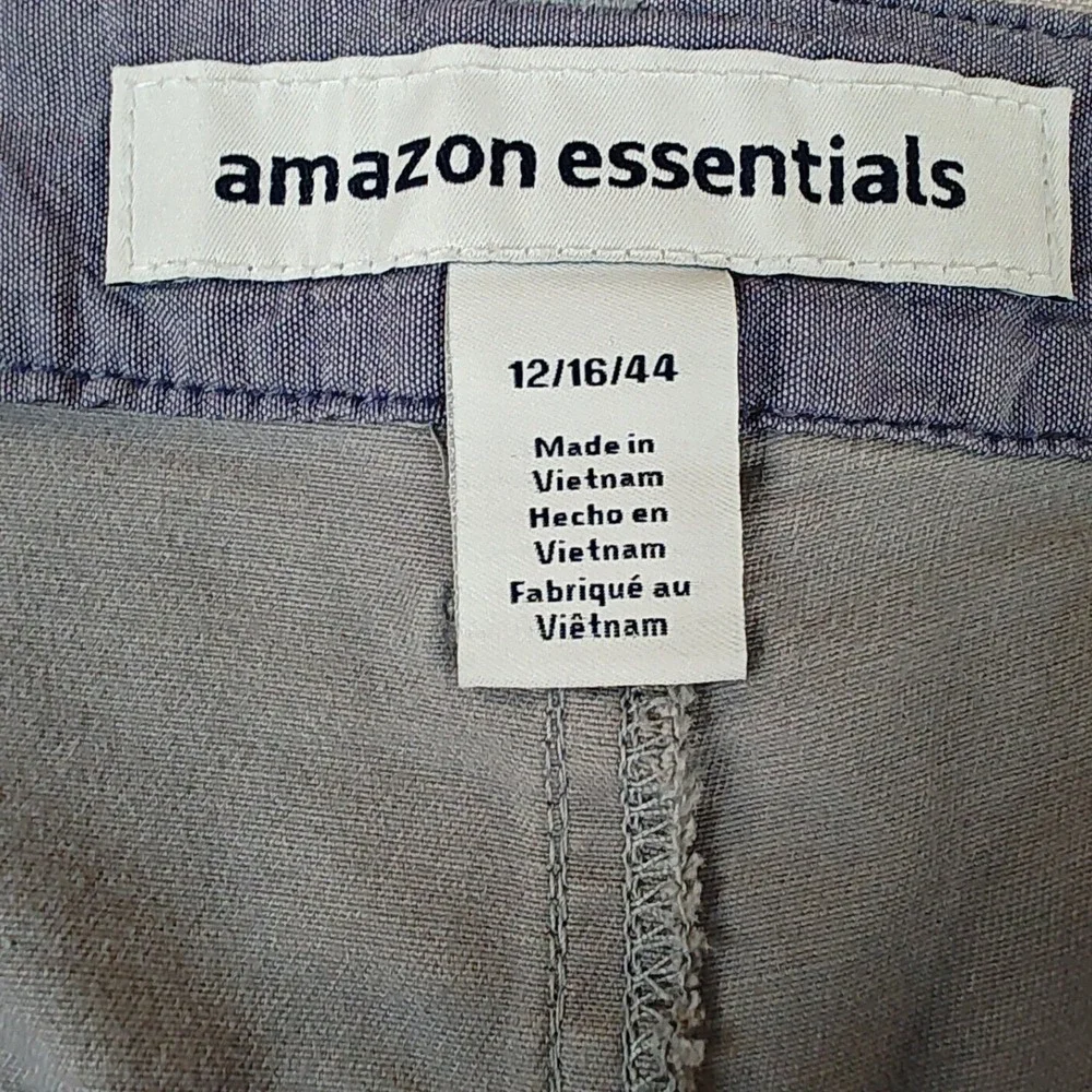 Amazon Essentials Womens Light Grey Chino Shorts Size 12 Stretch Mid Rise 6.5" - Picture 3 of 9